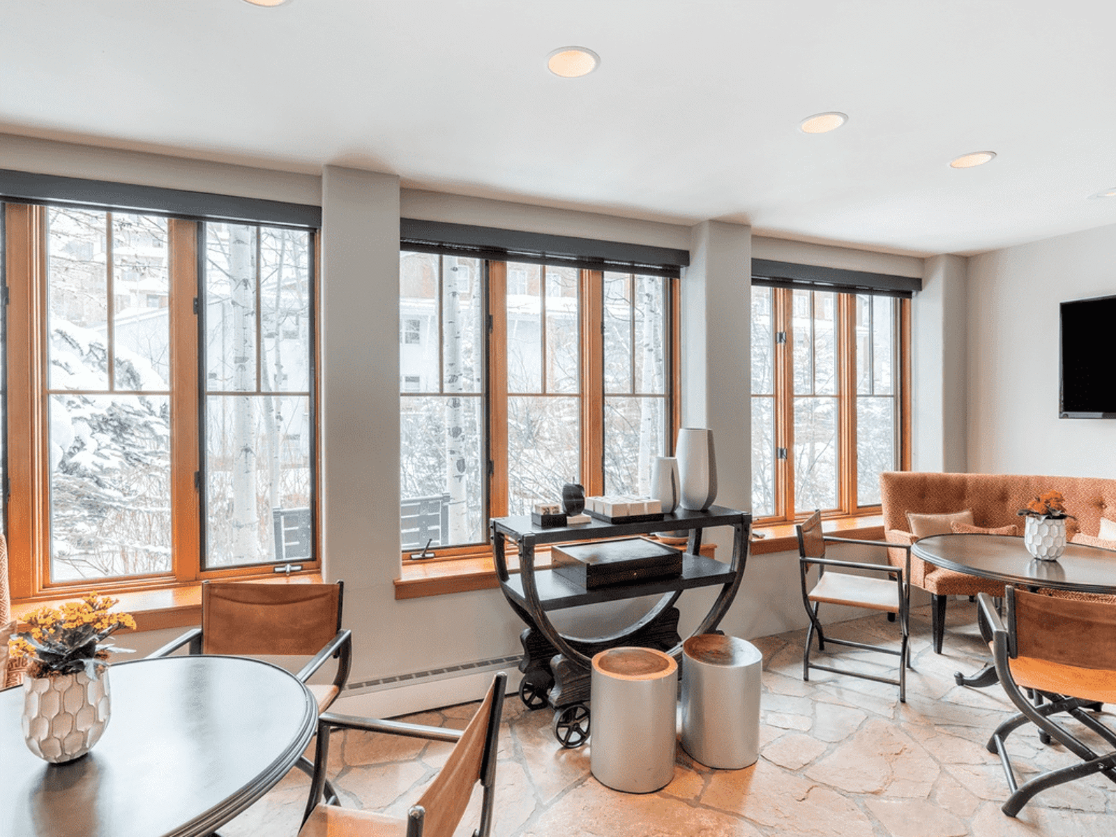 Riverclub Sittingarea 1