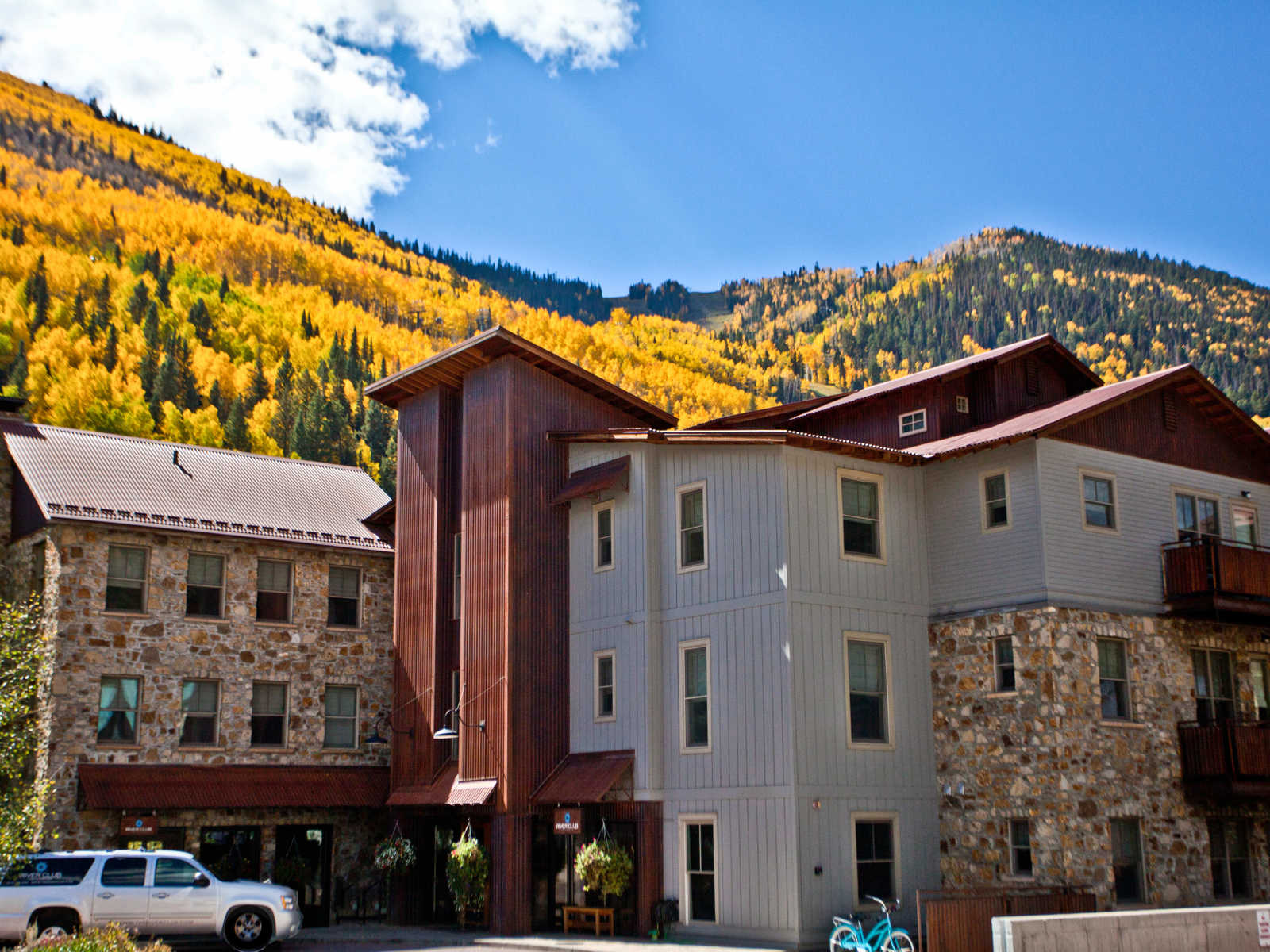 Riverclub Resort 2